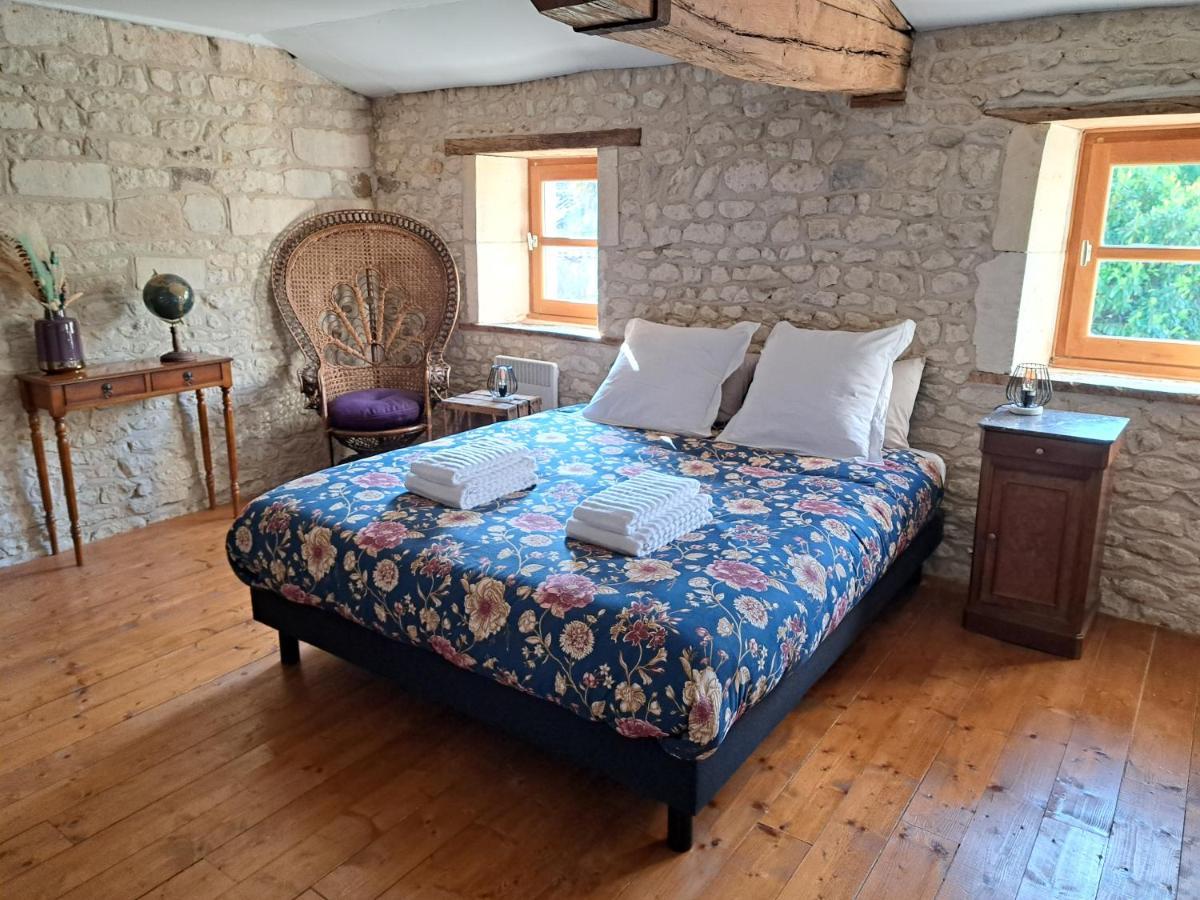 Champagnac  Le Moulin Etourneau - 3 Gites Avec 2 Piscines מראה חיצוני תמונה